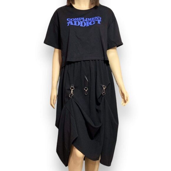 Black Short Sleeve Graphic "Compliment Addict' Crop Top Dolls Kill NEW - Picture 1 of 4